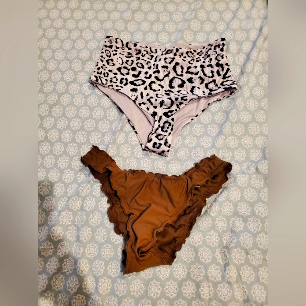 2 Bikini Bottoms